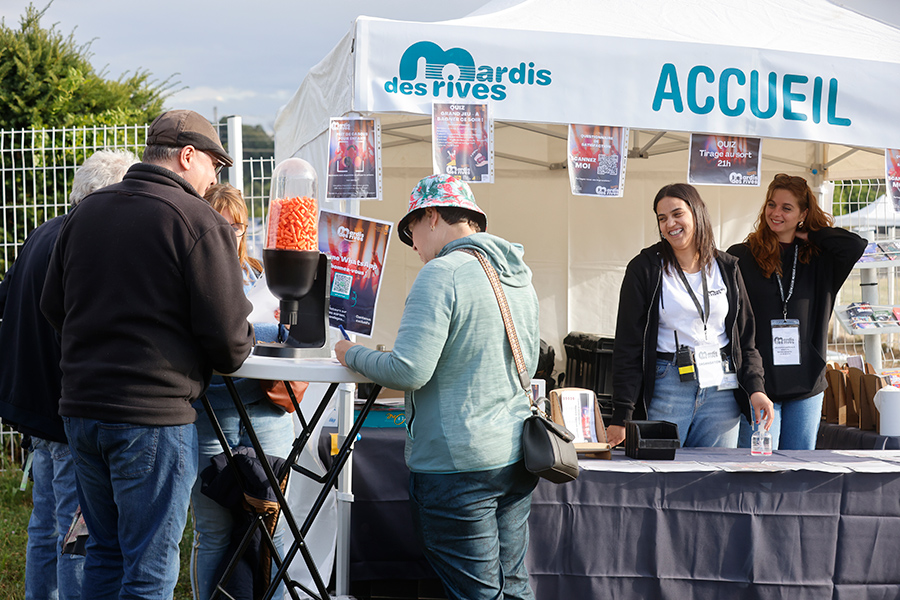 le stand d'accueil du Grand Besançon est présent à chaque concert